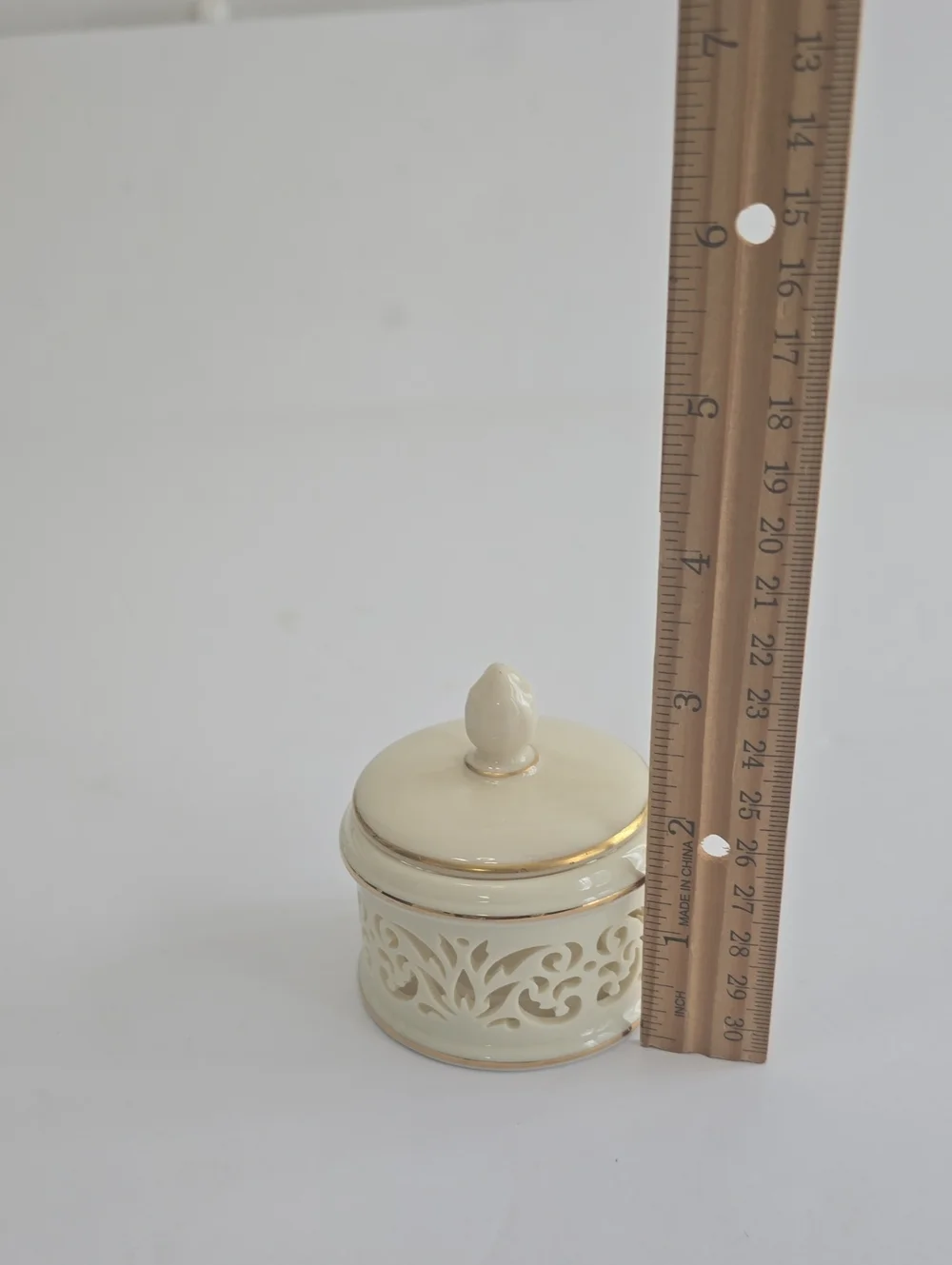 Lenox Pierced China Votive Tea Light Candle Holder With Lid Gold Trim Off White